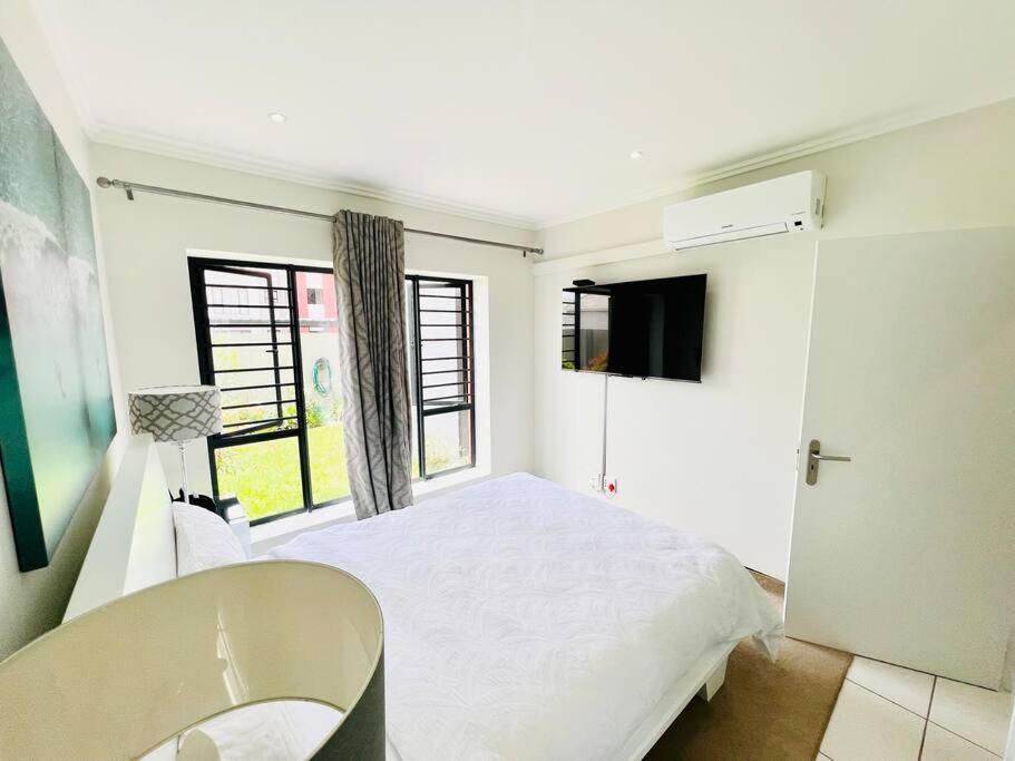 Quebec - Fully Furnished & Equipped 1 Bedroom Sandton